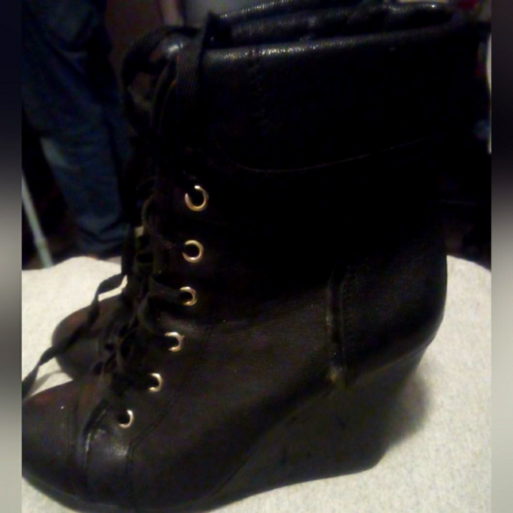 Heeled boots